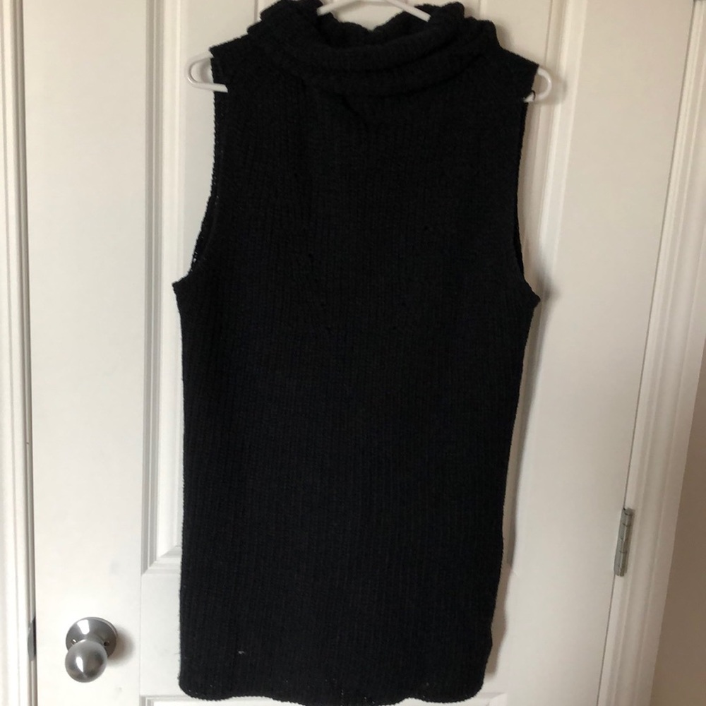 Black sleeveless turtleneck